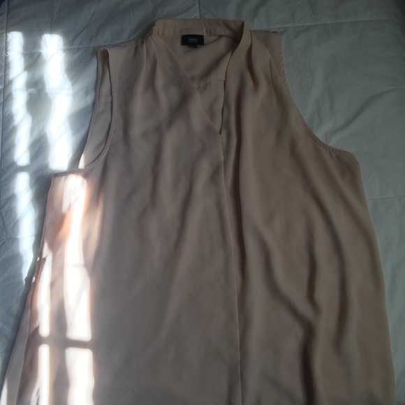 Worn once light pink business attire. - Picture 5 of 5